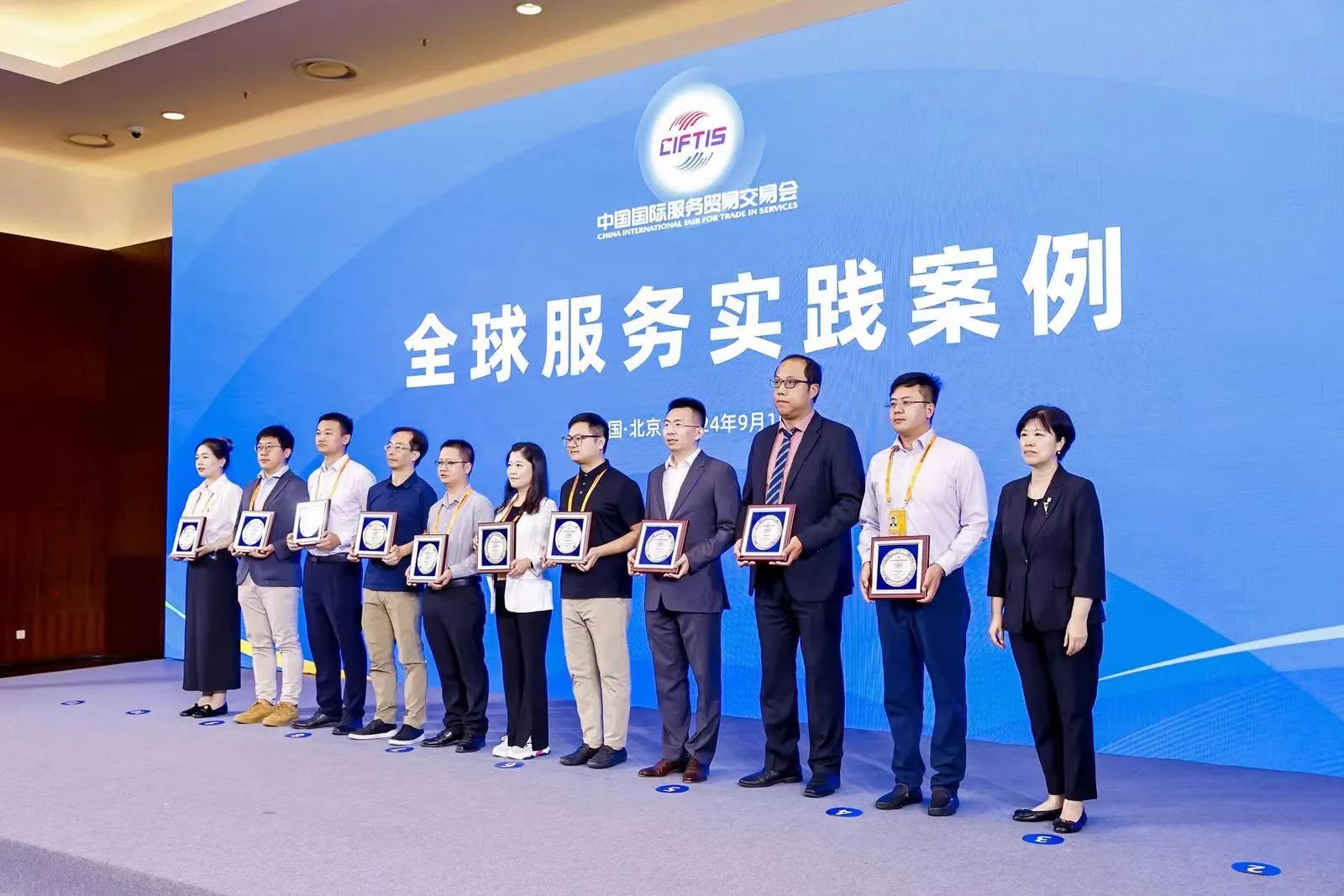 日韩乱码人妻无码系列